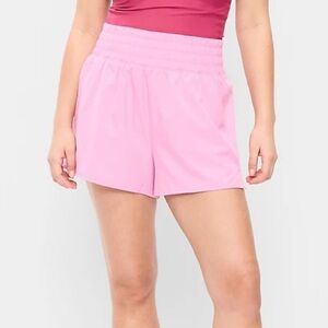 Extra High-Waisted Crinkle Run Shorts -- 3-inch inseam - Old Navy - Size M